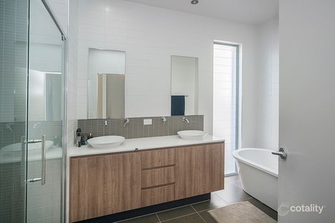 Property photo of 8 Ruthenium Court Hope Island QLD 4212