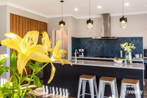 30 Ingrilli Ct, Lake Coogee, WA 6166