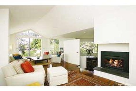 Property photo of 30 Fairbairn Road Toorak VIC 3142