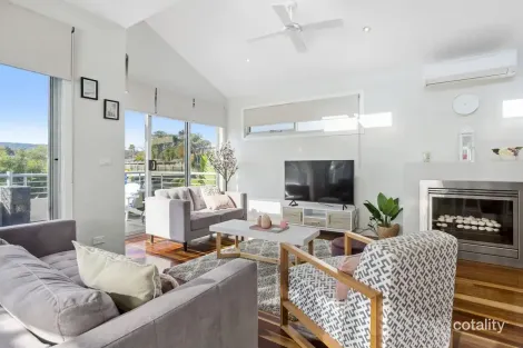 Property photo of 24 Ninth Avenue Rosebud VIC 3939