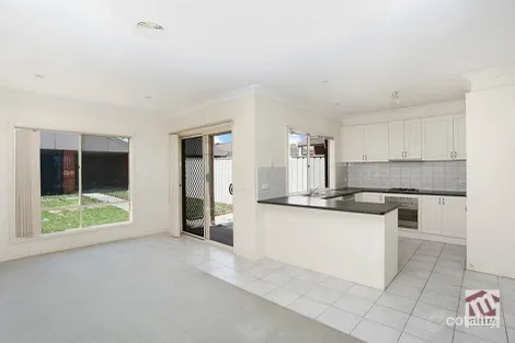 Property photo of 27 Franklin Avenue Roxburgh Park VIC 3064