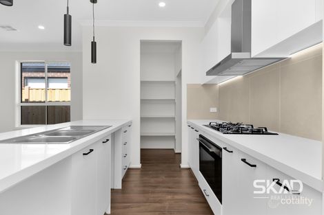 Property photo of 16 Radiata Street Beveridge VIC 3753