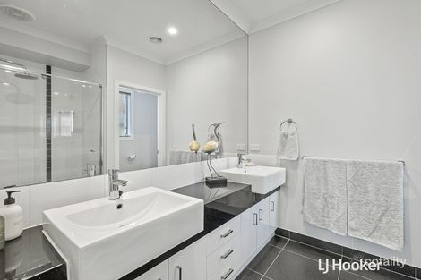 Property photo of 2 Honeyeater Circuit Inverloch VIC 3996