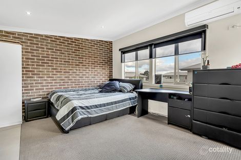 Property photo of 1/1 Hyde Park Avenue Craigieburn VIC 3064