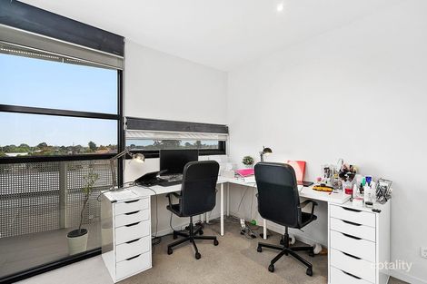 Property photo of 204/175 Kangaroo Road Hughesdale VIC 3166