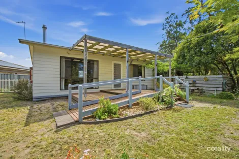 17 Ries St, Toongabbie, VIC 3856