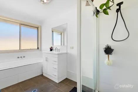 Property photo of 24 Tempranillo Crescent Cessnock NSW 2325