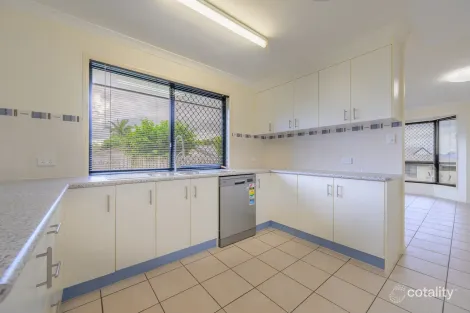 Property photo of 21A Linhow Crescent Clinton QLD 4680