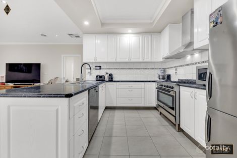 Property photo of 10 Woronora Way Taylors Hill VIC 3037