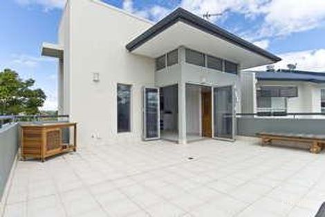 Property photo of 42 Moores Crescent Varsity Lakes QLD 4227