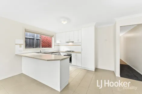 Property photo of 3/12 McClenaghan Place Pakenham VIC 3810