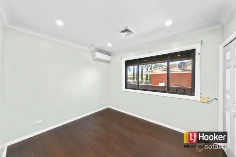 Property photo of 32 Corinda Street St Johns Park NSW 2176