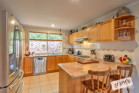 Property photo of 8 Westwood Road Cranbourne East VIC 3977