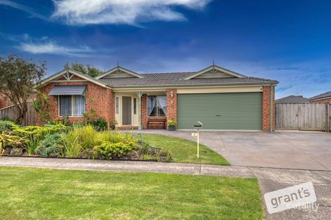 Property photo of 8 Westwood Road Cranbourne East VIC 3977