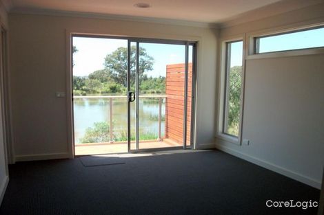 Property photo of 33 Shearwater Place Mernda VIC 3754