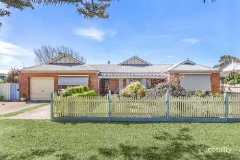12 High St, Koroit, VIC 3282