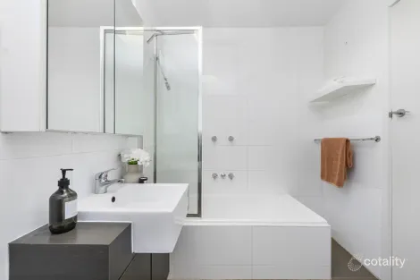 Property photo of 16/58 The Avenue Windsor VIC 3181