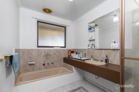 Property photo of 2 Herod Place Attwood VIC 3049