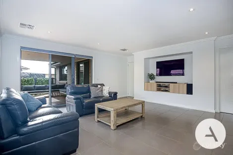 Property photo of 32 Overall Avenue Casey ACT 2913