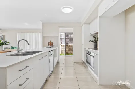 Property photo of 21 Rowe Crescent Thornlands QLD 4164