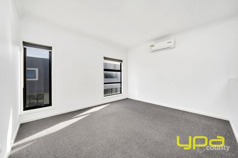 Property photo of 45 Nugget Way Cranbourne East VIC 3977
