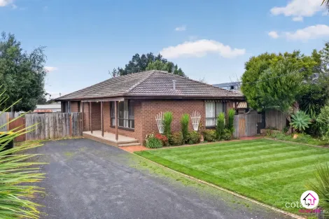 98 RAGLAN ST, WALLAN, VIC 3756