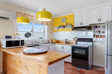 Property photo of 6 Quinn Street Penguin TAS 7316