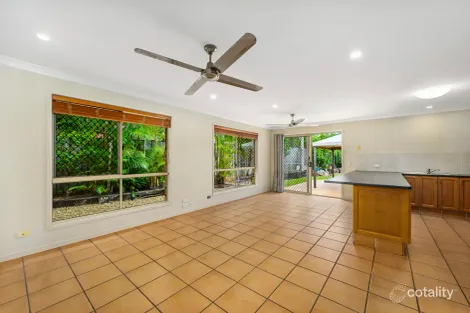 Property photo of 18 Mapia Rise Pacific Pines QLD 4211