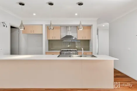 Property photo of 32 Springridge Boulevard Wallan VIC 3756