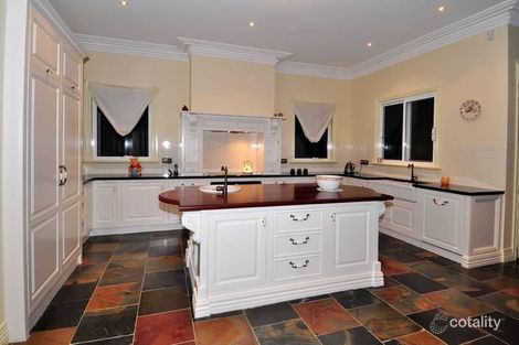 Property photo of 12 Kunuka Circuit Caroline Springs VIC 3023