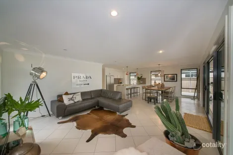 Property photo of 36 Albatross Way Old Bar NSW 2430
