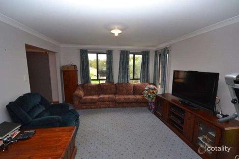 Property photo of 3 Nundah Close Bomaderry NSW 2541
