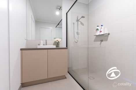 Property photo of 27 Fairground Promenade Berwick VIC 3806