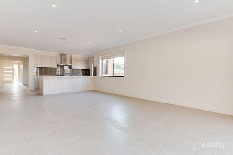 Property photo of 18 Fiorelli Boulevard Cranbourne East VIC 3977