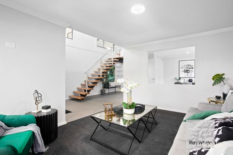 Property photo of 15 Taradale Crescent Fraser Rise VIC 3336