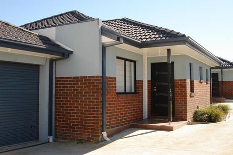 2/17 Evans Cres, Reservoir, VIC 3073