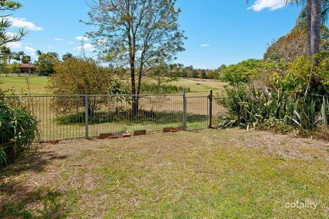 4 Doveton Cres, Mount Warren Park, QLD 4207