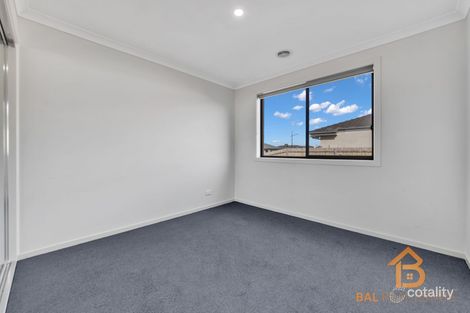 Property photo of 61 Toolern Waters Drive Weir Views VIC 3338