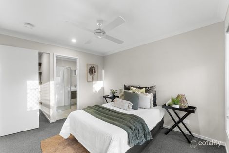 Property photo of 28 Spruce Circuit Hillcrest QLD 4118