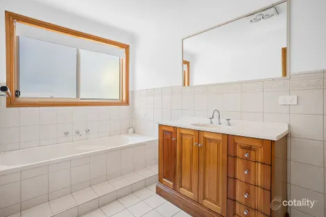 Property photo of 37 Ragamuffin Circuit Shell Cove NSW 2529