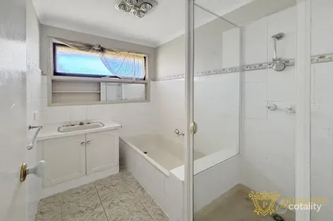 Property photo of 5 Marylyn Place Cranbourne VIC 3977