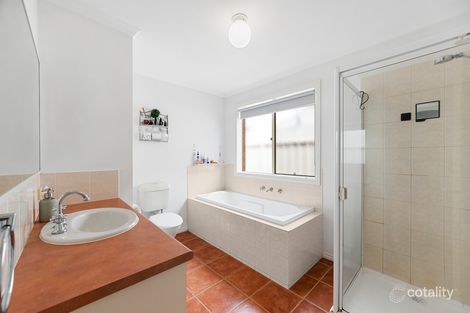 Property photo of 5 Waranga Close Caroline Springs VIC 3023
