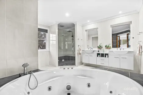 Property photo of 30 Portrush Crescent Luddenham NSW 2745