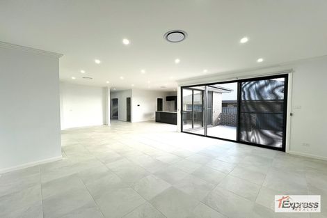 10 Lawrence St, Oran Park, NSW 2570