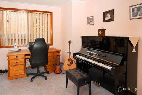 Property photo of 23 Harvey Court Roxburgh Park VIC 3064