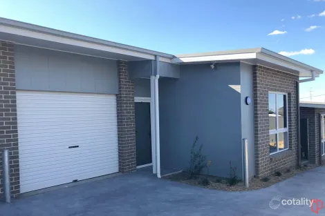 13 Burr Ave, Nowra, NSW 2541