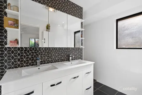 Property photo of 3 Lynbrook Avenue Ormeau QLD 4208