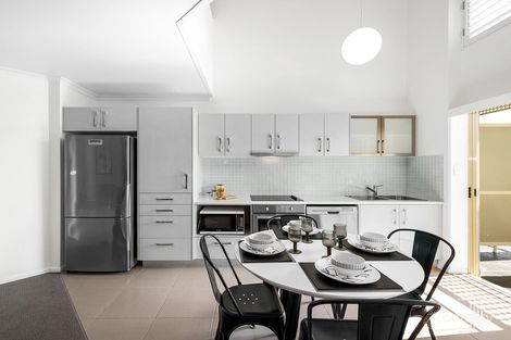 Property photo of 44/85 Deakin Street Kangaroo Point QLD 4169