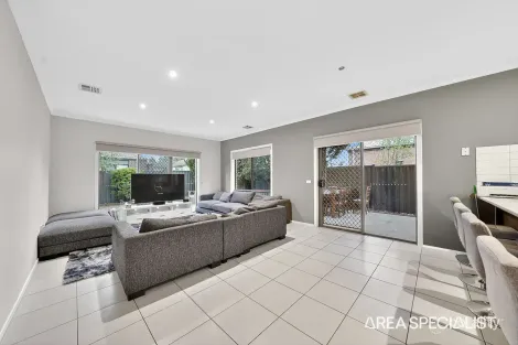 Property photo of 39 Brockwell Crescent Manor Lakes VIC 3024