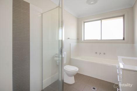 Property photo of 16 De L'Isle Drive Watanobbi NSW 2259